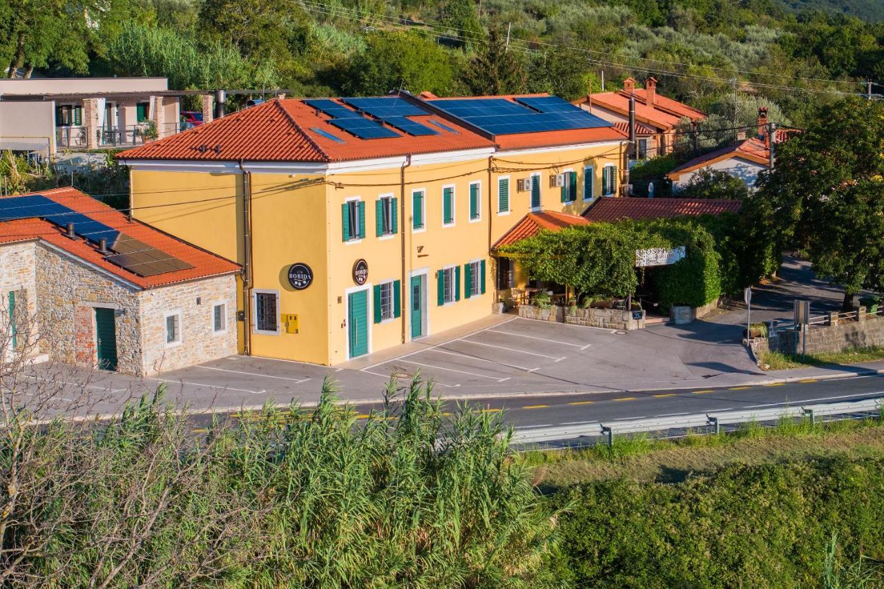 Vila Robida & Spa Črni Kal 外观 照片