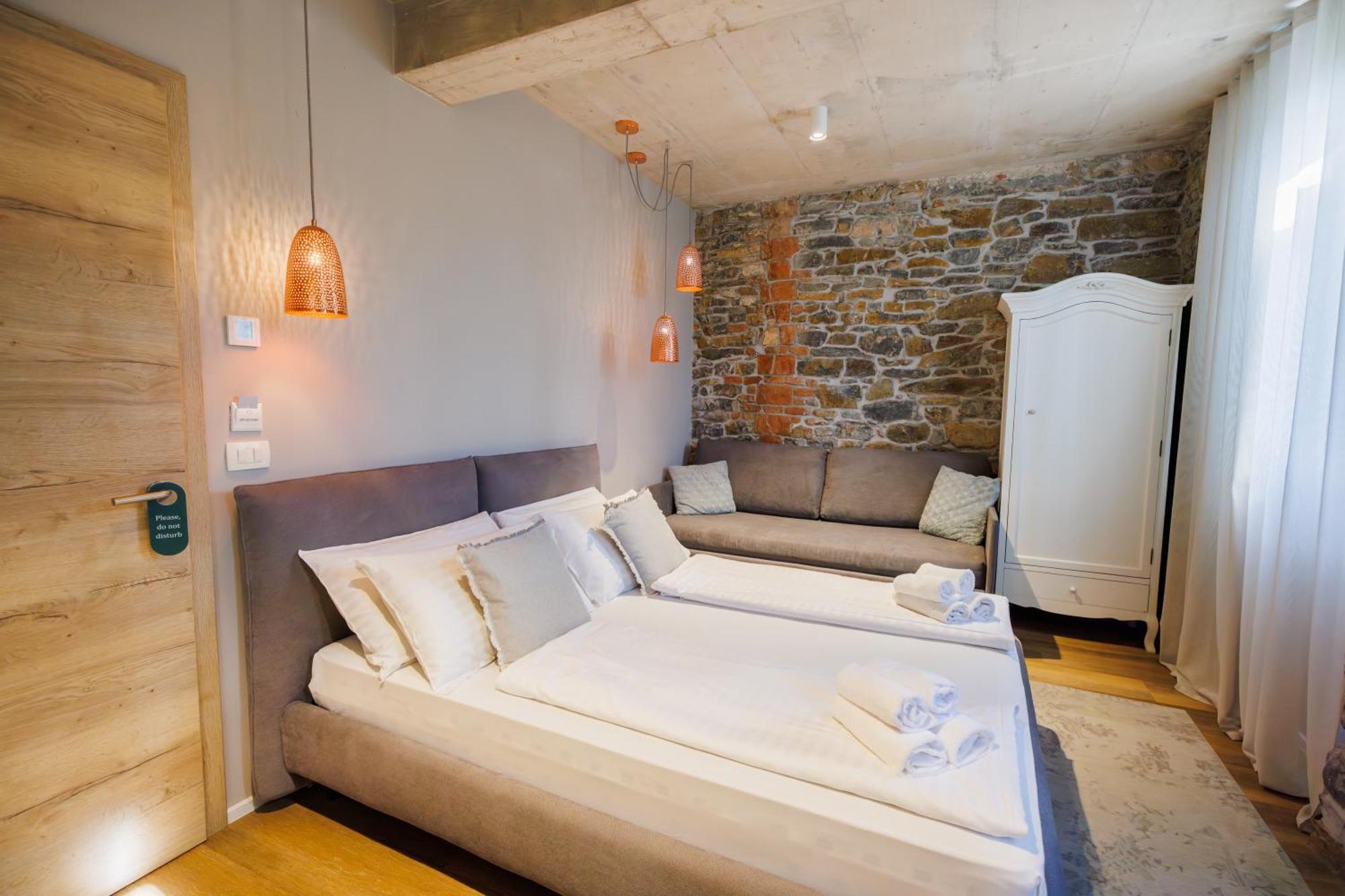 Vila Robida & Spa Črni Kal 外观 照片